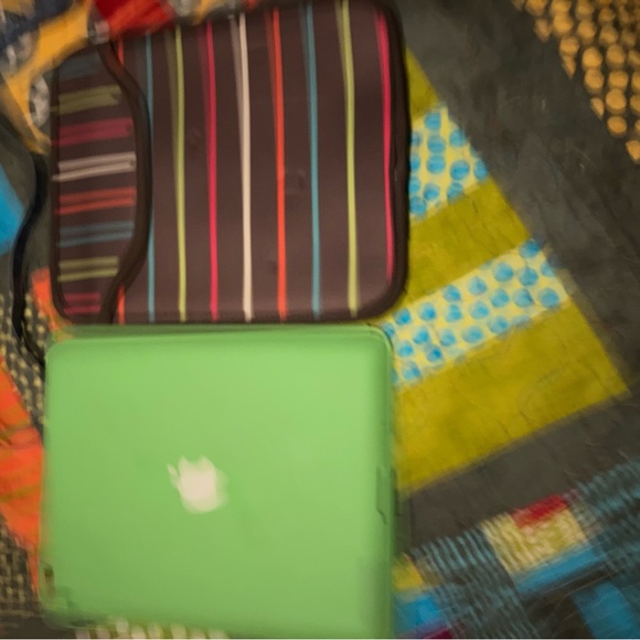 (2) ipad cases - Picture 9 of 10